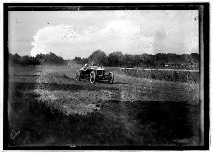 Auto races, Bennings, Md. (i.e., Washington, D.C.), 1915 LCCN2016851085