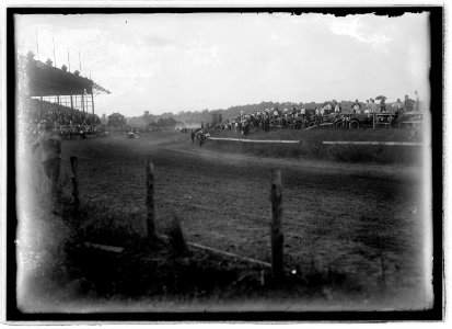 Auto races, Bennings, Md. (i.e., Washington, D.C.), 1915 LCCN2016851087