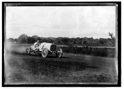 Auto races, Bennings, Md. (i.e., Washington, D.C.), 1915 LCCN2016851089