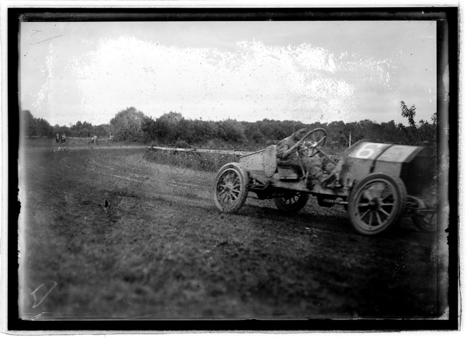 Auto races, Bennings, Md. (i.e., Washington, D.C.), 1915 LCCN2016851088