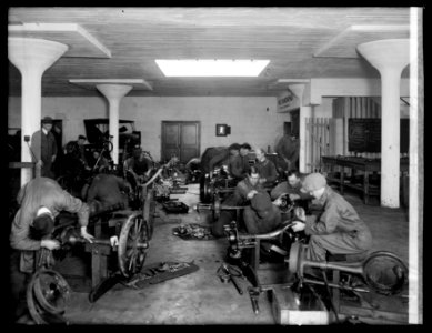 Auto school LCCN2016823931