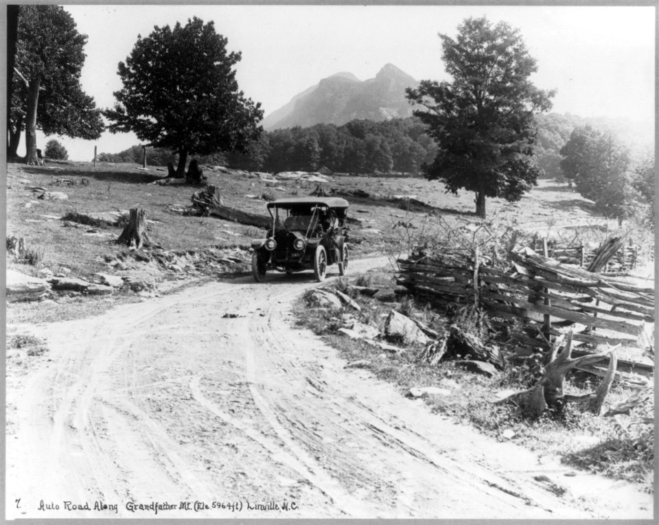 Auto road along Grandfather Mt., Linville, N.C. LCCN2003663490