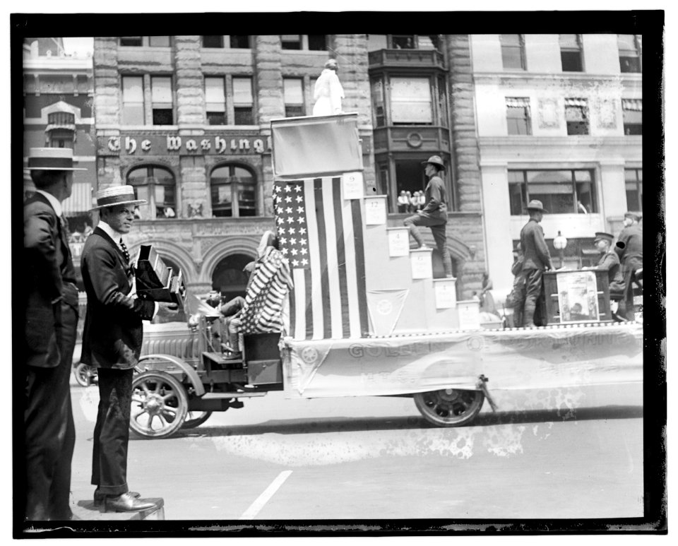 Auto Trade Assoc. parade, Wash. D.C., June 28, 1919 LCCN2016844544