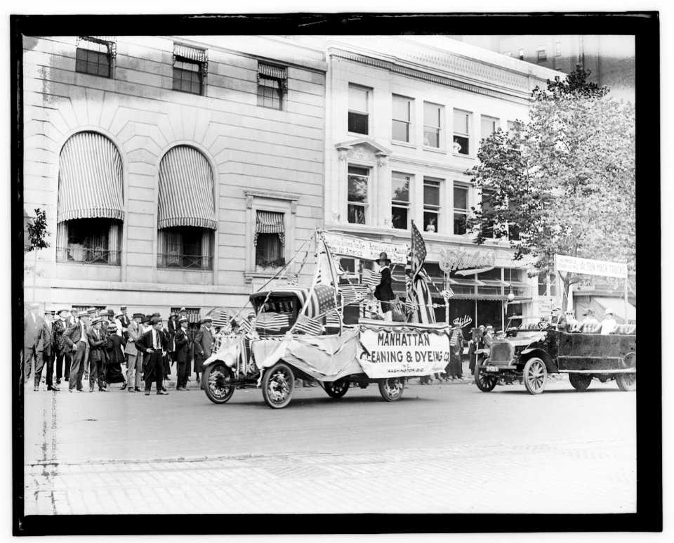 Auto Trade Assoc. parade, Wash. D.C., June 28, 1919 LCCN2016844541