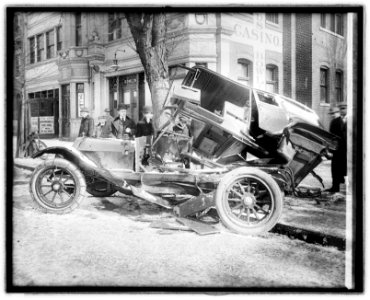 Auto wreck 14 & T, (Washington, D.C.), 2-4-16 LCCN2016852638