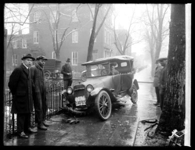 Auto wreck LCCN2016823877