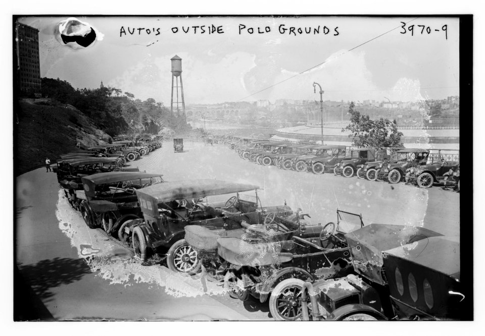 Auto's outside Polo Grnds. LCCN2014702686