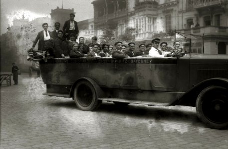 Autocar de la línea 'San Sebastián-Biarritz-Baiona' (2 de 2) - Fondo Car-Kutxa Fototeka