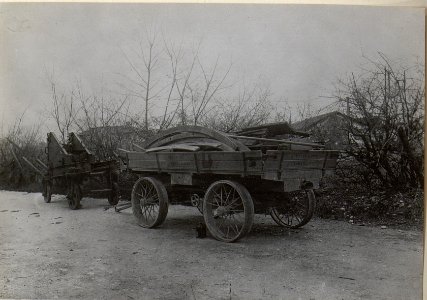 Autoanhänger mit 15cm Lafette, a-d.Strasse am Isonzo bei Görz. (BildID 15664348)