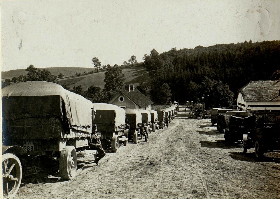 Autokolonne in Kurzany (BildID 15525489)