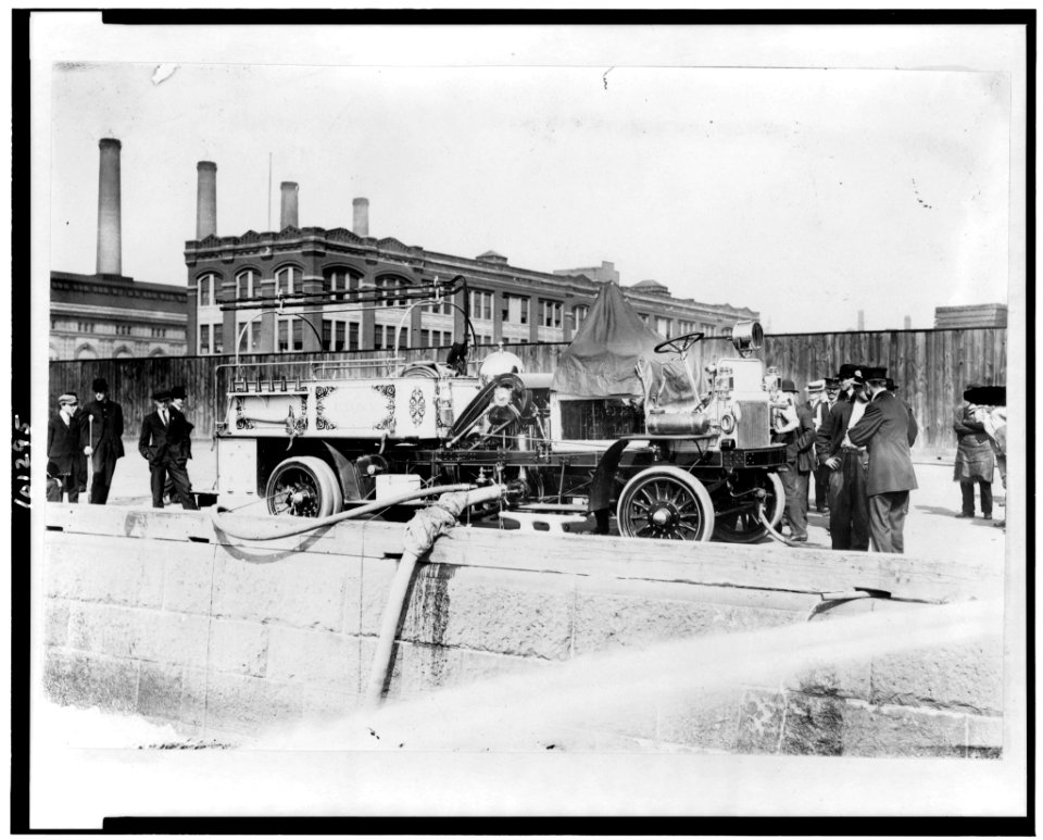 Automobile fire engine LCCN90710351