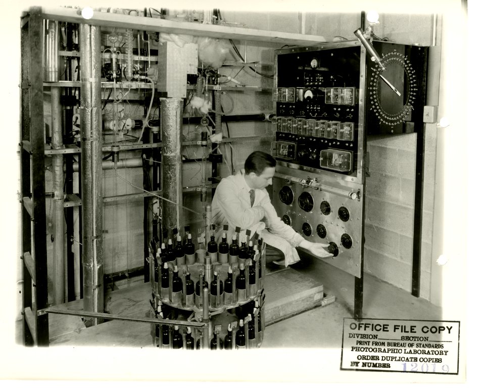 Automotive fractionating columns used for final purification of hydrocarbons