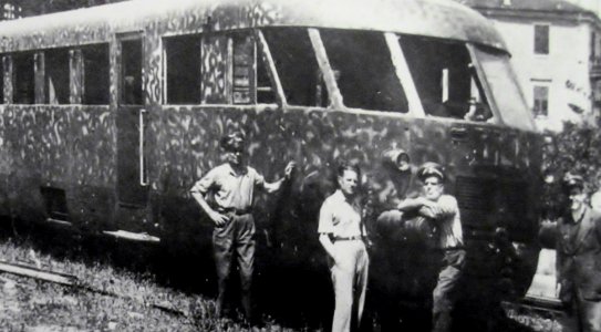 Automotrice Breda mimetizzata presso Mezzolombardo nel 1943