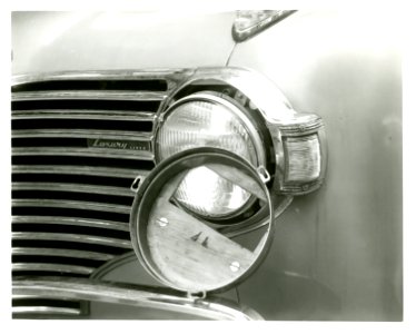 Automotive headlighting device for dimout and blackout