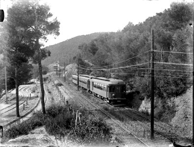 Automotors Brill entre el Baixador de Vallvidrera i les Planes (AFCEC RIBASV C 2657)