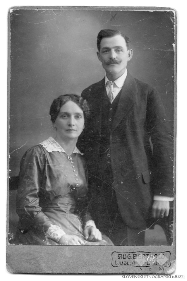 Avgust Berthold - Fotografija para v pražnji noši