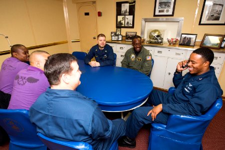 Aviation Boatswain's Mate (Fuel) Reshad Hope speaks with President Obama. (16136682731)