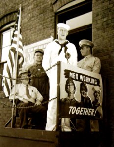 Aviation Radio Chief Evans, USN, speaks at Allegheny-Ludlum Steel Mill, Brackenridge, Pennsylvania, 1942 (26052084810)