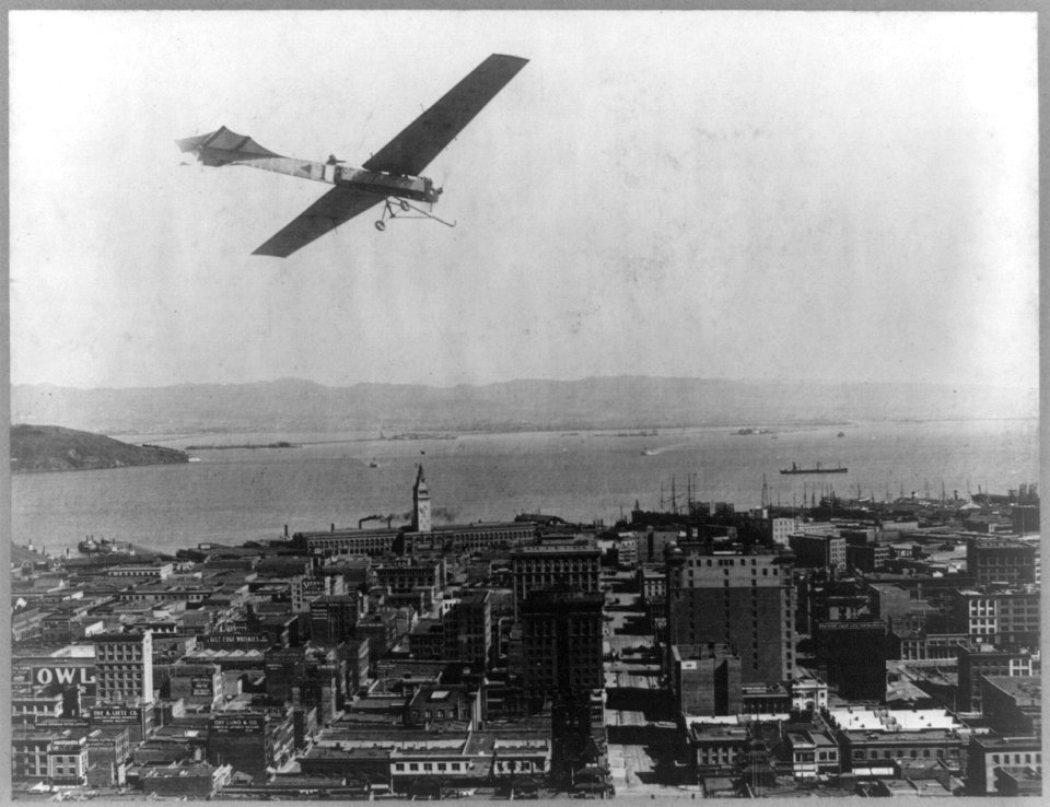 Aviation, Latham over San Francisco LCCN2011660978