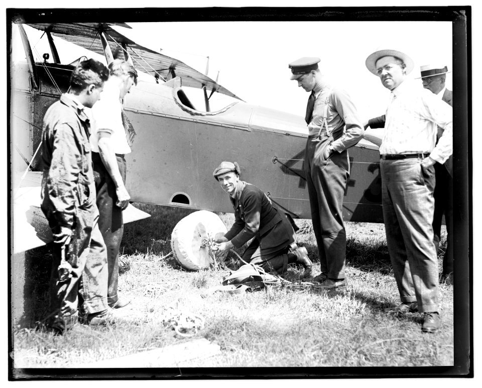 Aviators, College Park, Md. July 1, 1919, Parachute experiments LCCN2016844474