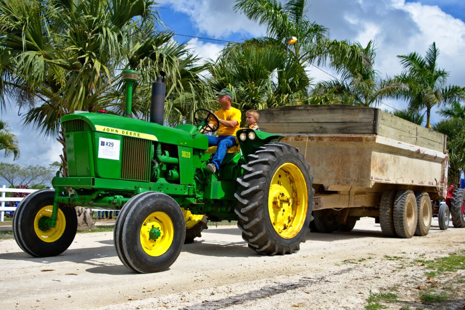 Machine wheel trailer