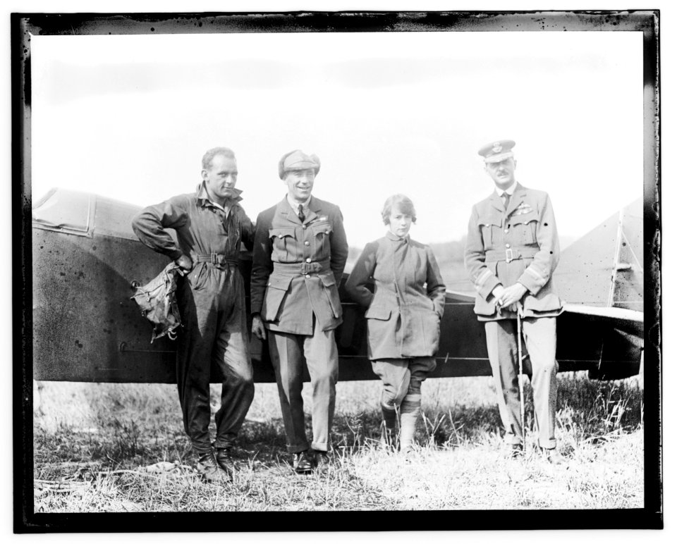 Aviators, College Park, Md. July 1, 1919, Parachute experiments LCCN2016844476