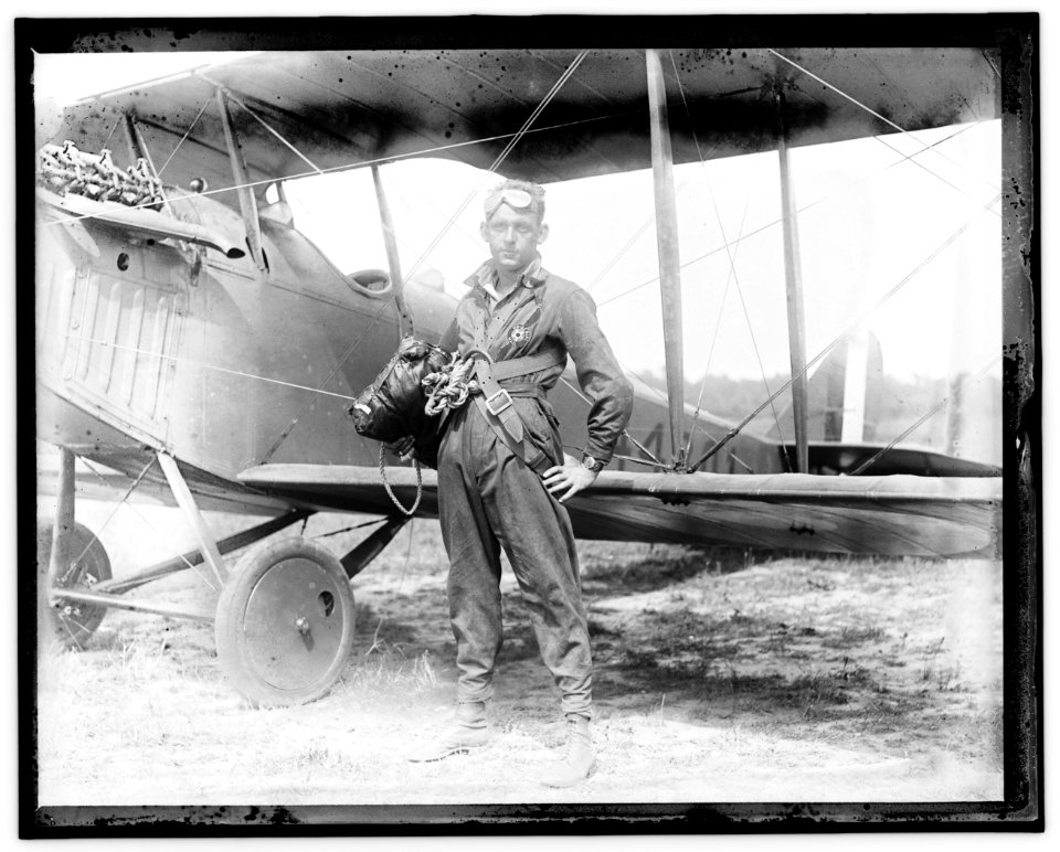 Aviators, College Park, Md. July 1919, Parachute experiments LCCN2016844473