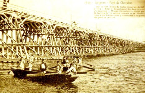 Avignon Pont de chevalets traversant le Rhône
