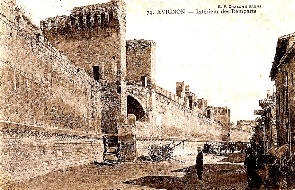 Avignon Rue du rempart du Rhône