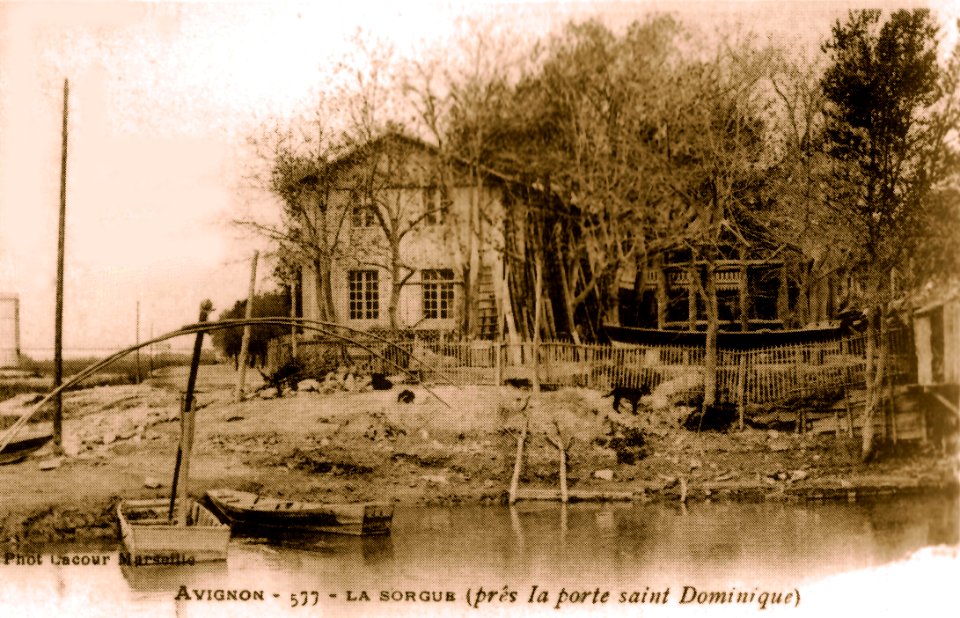 Avignon La Sorgue près de la porte Saint-Dominique