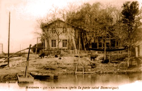 Avignon La Sorgue près de la porte Saint-Dominique