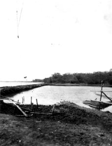 Avspärrningsanordning (palenque) vid lagun för att genom avdunstning utvinna salt ur havsvattnet - SMVK - 004533