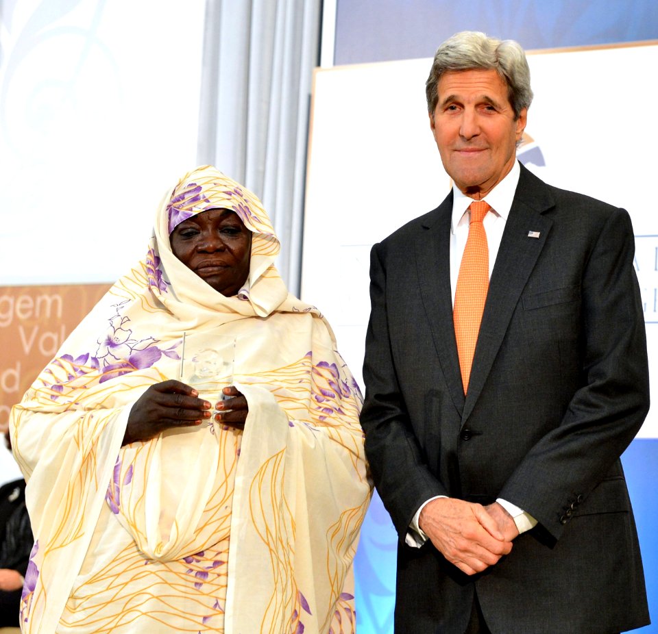 Awadeya Mahmoud of Sudan and U.S. Secretary of State John Kerry - IWOC 2016