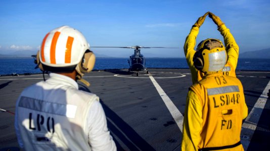 AW-109 Lands on the USS Ashland during KAMANDAG 2