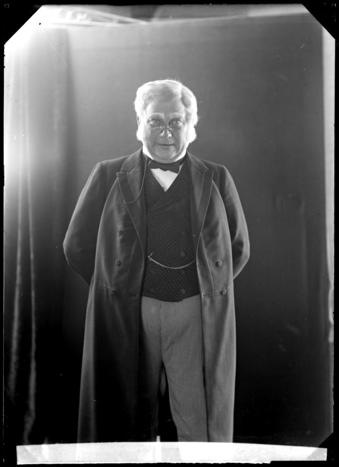 Axel Hultman in Kära släkten at Dramatiska teatern 1904 - SMV - GH169