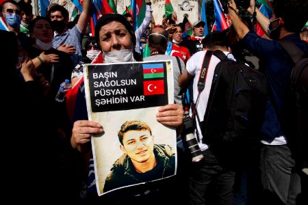 Azerbaijanis and Turks organize a demonstration of support for Azerbaijan in Nagorno-Karabakh conflicts, Beyazıt Square