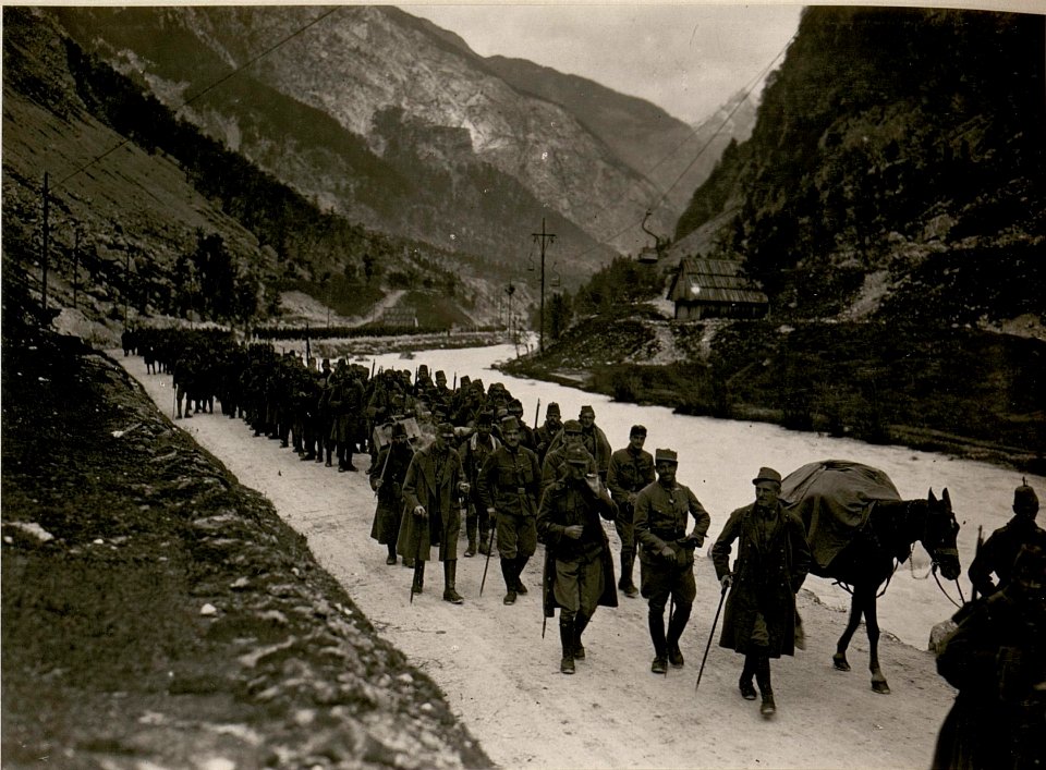 B.H.2.am Marsche durch das Soca-Tal. (15-X.1917.) (BildID 15802967)