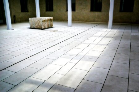Atrium columnar light