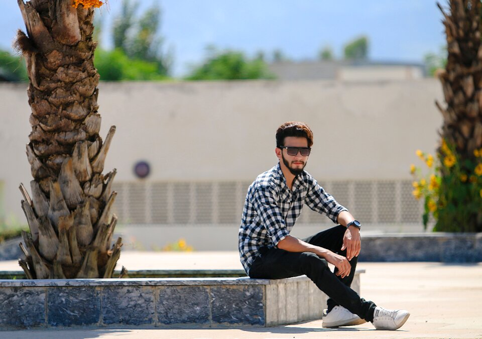 Pose young boy