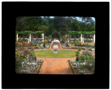 Ballyshear, Charles Blair MacDonald house, Shinnecock Hills, Southampton, New York. Flower garden LCCN2008675636