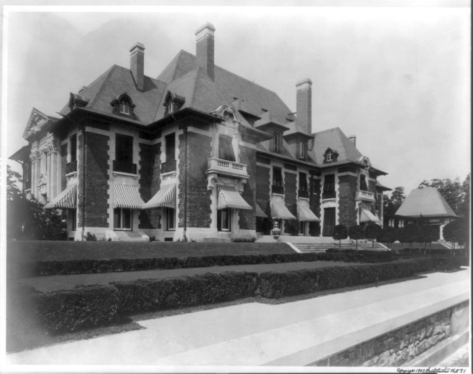 Blairsden, a large mansion owned by C.L. Blair- view of front of house LCCN2007682453