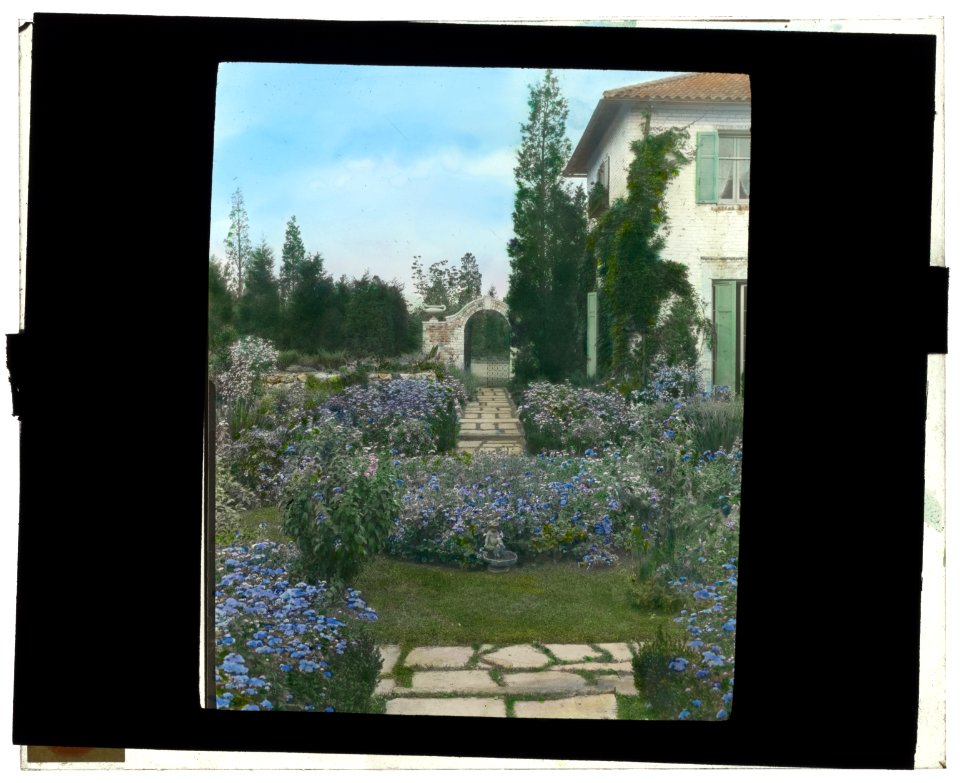 Barberrys, Nelson Doubleday house, Mill Neck, New York. Garden gate LCCN2008679201