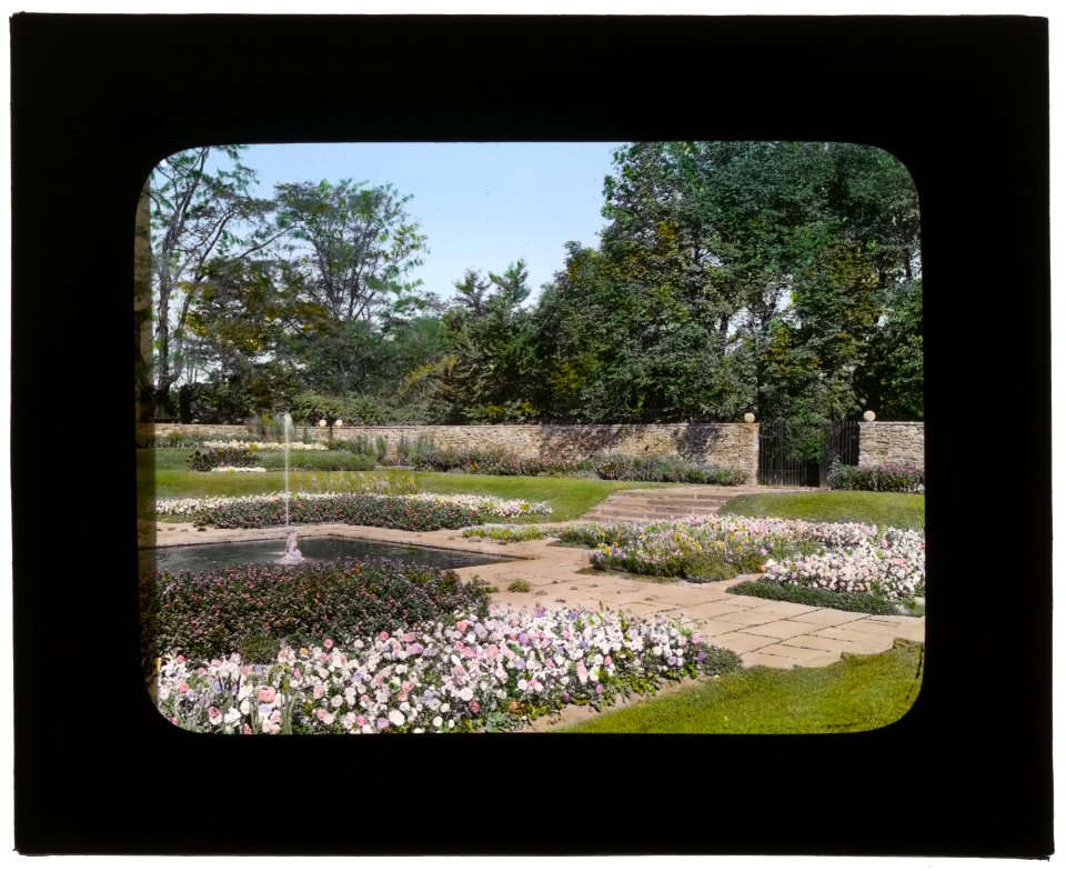 Bartow Mansion, International Garden Club, 895 Shore Bay Road, Pelham Bay Park, Bronx, New York. Terrace garden LCCN2008675742