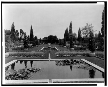 Beacon Hill House, Arthur Curtiss James house, Beacon Hill Road, Newport, Rhode Island. Blue Garden, view to pergola LCCN00651331