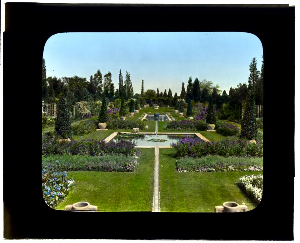 Beacon Hill House, Arthur Curtiss James house, Beacon Hill Road, Newport, Rhode Island. Blue Garden, view to well head and pergola at north end LCCN2008675642