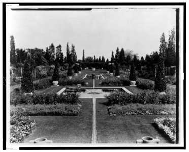 Beacon Hill House, Arthur Curtiss James house, Beacon Hill Road, Newport, Rhode Island. Blue Garden, view to pergola LCCN00651329