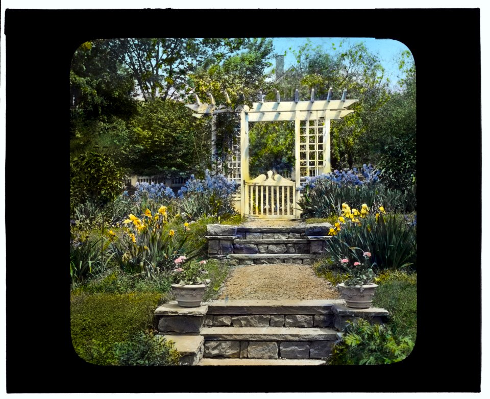 Beechgate, Robert Carmer Hill house, Woodland Avenue, Englewood, New Jersey. Flower garden gate LCCN2008676052