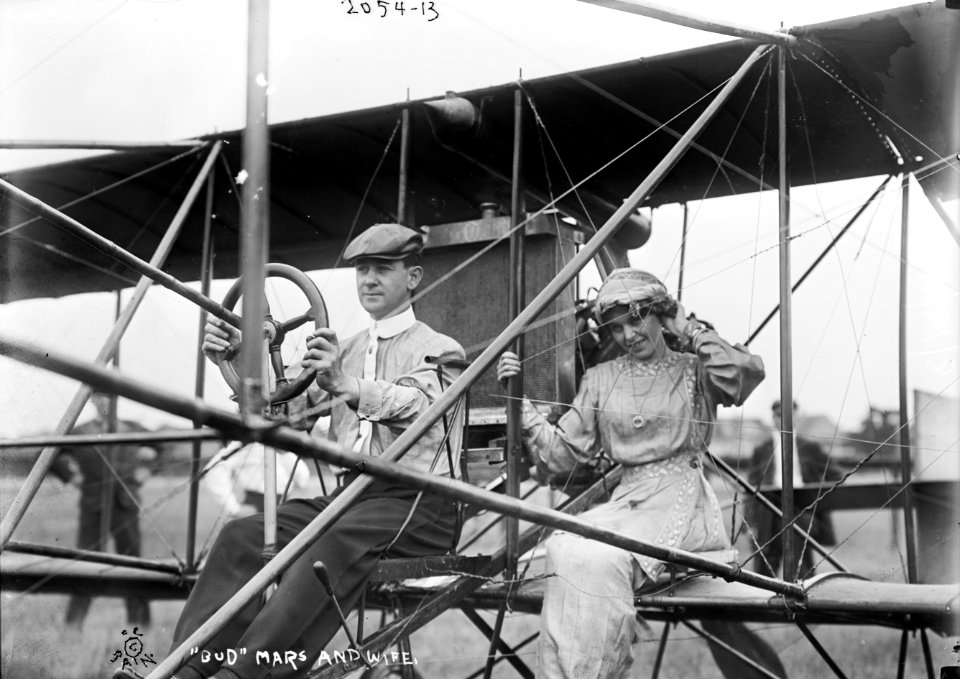 Bud Mars and wife LCCN2014688326