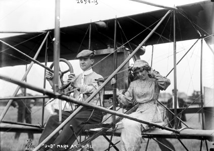 Bud Mars and wife LCCN2014688326