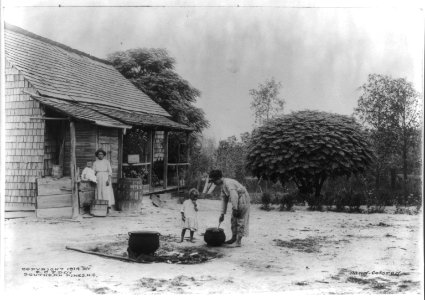By the sand road, Southern Pines, N.C. LCCN2007678139